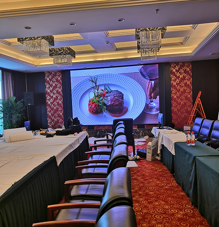 湖北丹江口漢江國際酒店室內(nèi)P2.0全彩屏